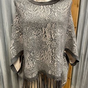 TYLER BOE PONCHO SIZE XS/S